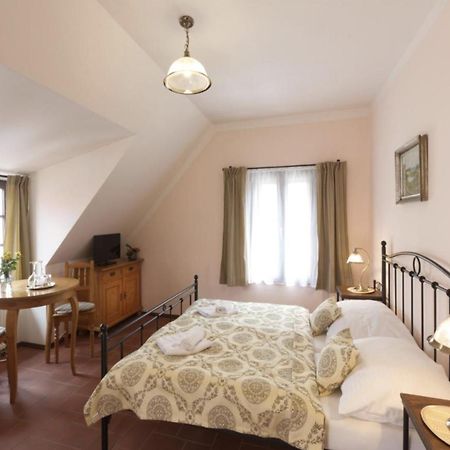 Penzion Na 15. Poledniku Hotell Jindřichŭv Hradec Exteriör bild