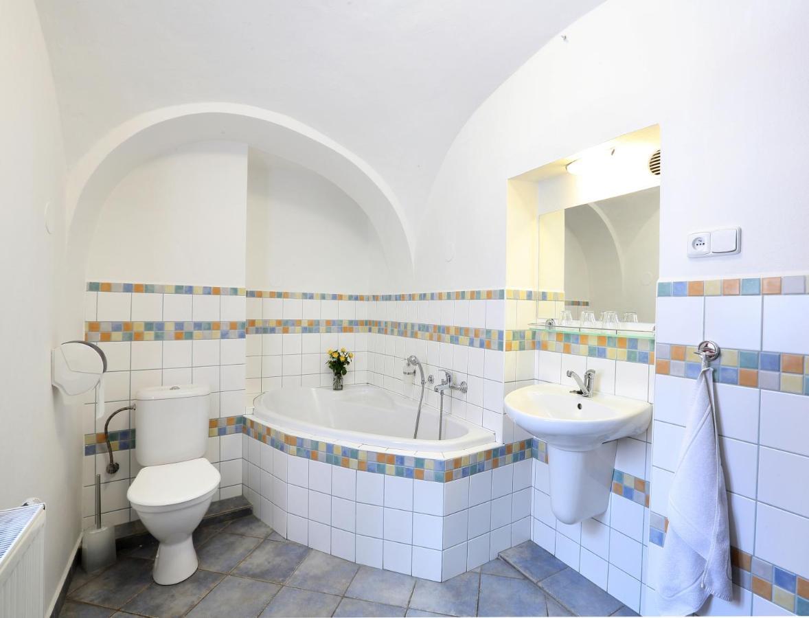 Penzion Na 15. Poledniku Hotell Jindřichŭv Hradec Exteriör bild