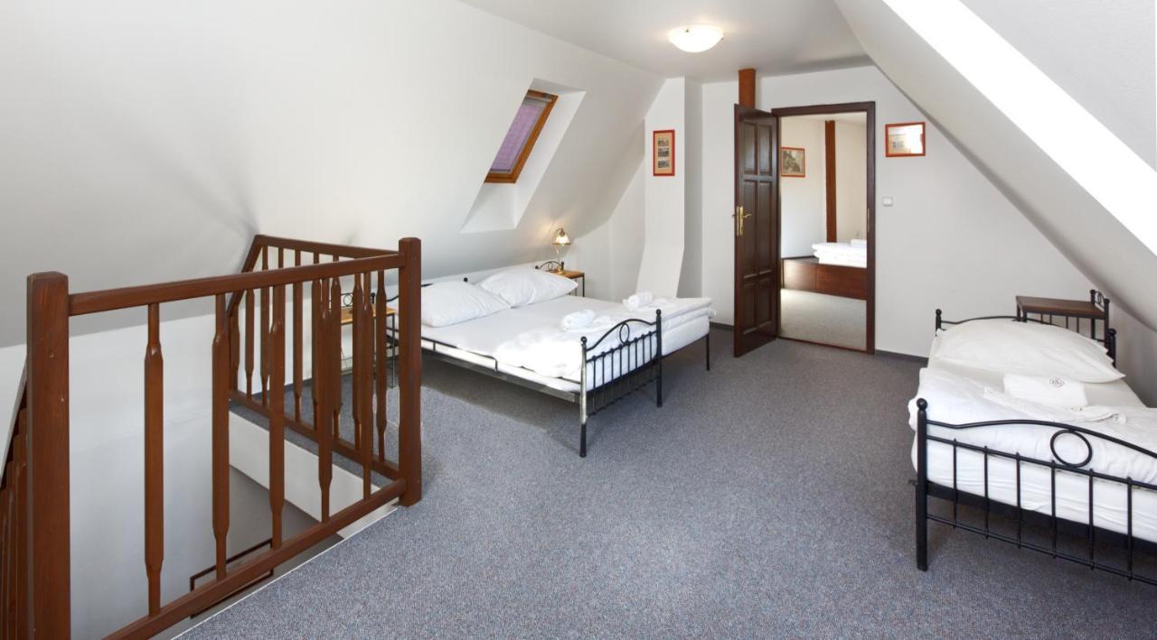 Penzion Na 15. Poledniku Hotell Jindřichŭv Hradec Exteriör bild