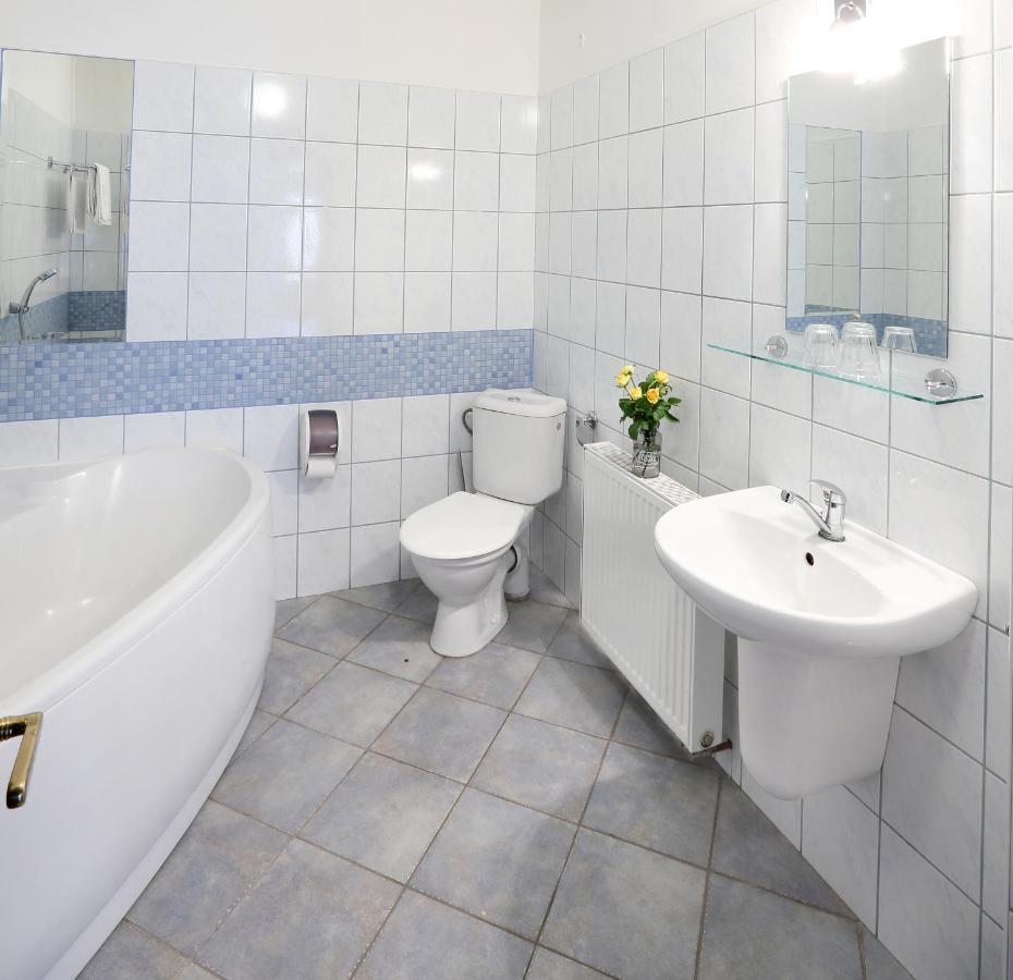 Penzion Na 15. Poledniku Hotell Jindřichŭv Hradec Exteriör bild