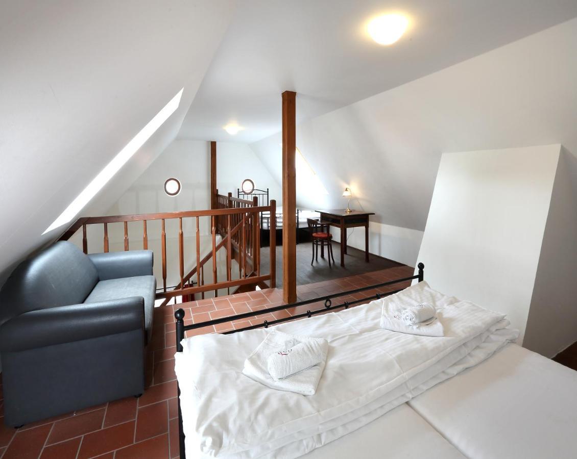 Penzion Na 15. Poledniku Hotell Jindřichŭv Hradec Exteriör bild