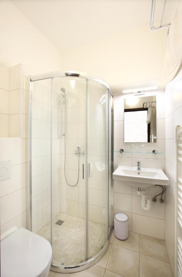 Penzion Na 15. Poledniku Hotell Jindřichŭv Hradec Exteriör bild