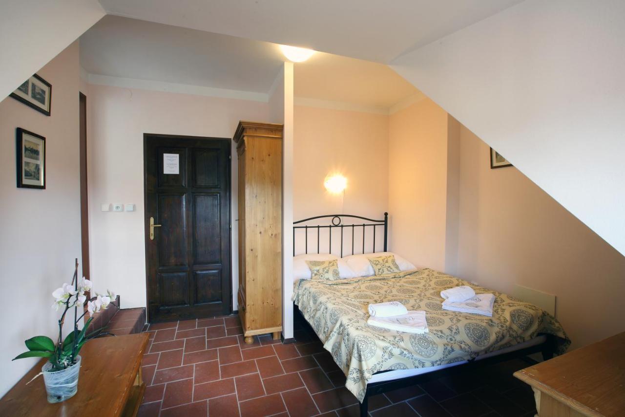 Penzion Na 15. Poledniku Hotell Jindřichŭv Hradec Exteriör bild