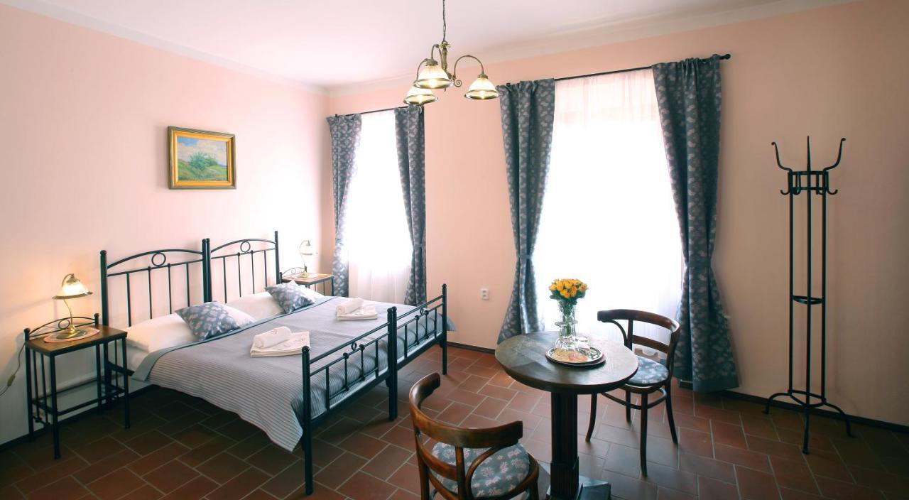 Penzion Na 15. Poledniku Hotell Jindřichŭv Hradec Exteriör bild