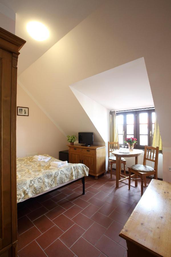 Penzion Na 15. Poledniku Hotell Jindřichŭv Hradec Exteriör bild