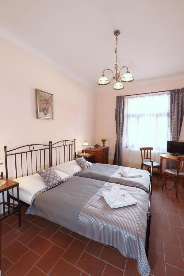 Penzion Na 15. Poledniku Hotell Jindřichŭv Hradec Exteriör bild